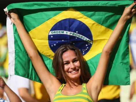 brazil-girl-fan-8